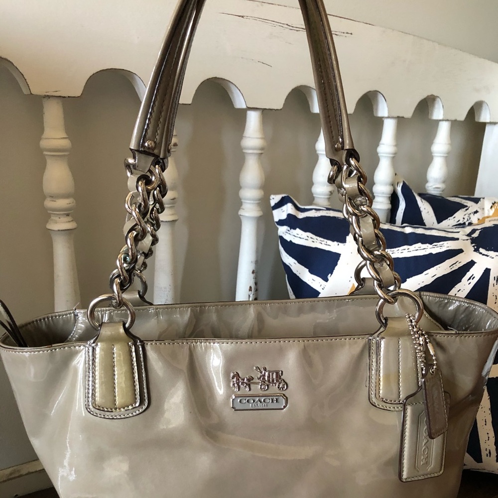 Coach medium bag grey patent